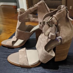 Hinge Tan Heels